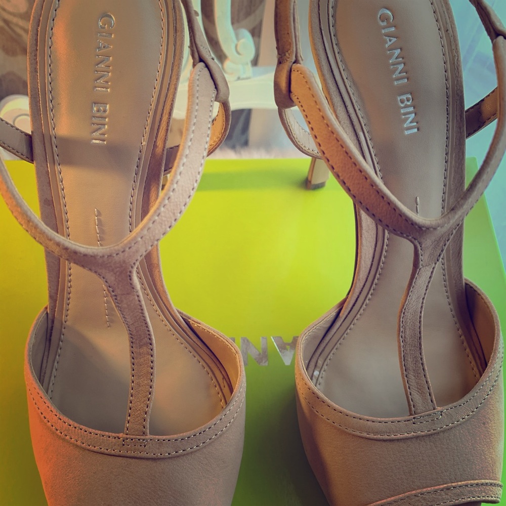 Gianni Bini tan open toe high heels size 9.